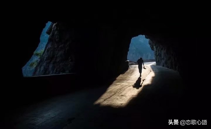 朗诵在路上完整版董卿,朗诵在路上主持稿串词