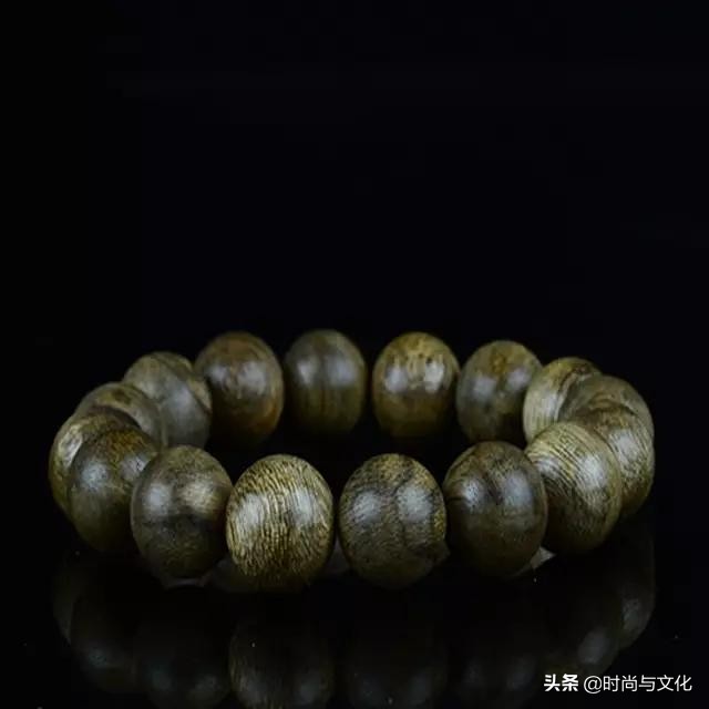 沉香奇楠手串佩戴好处,沉香手串一年四季都可以佩戴吗