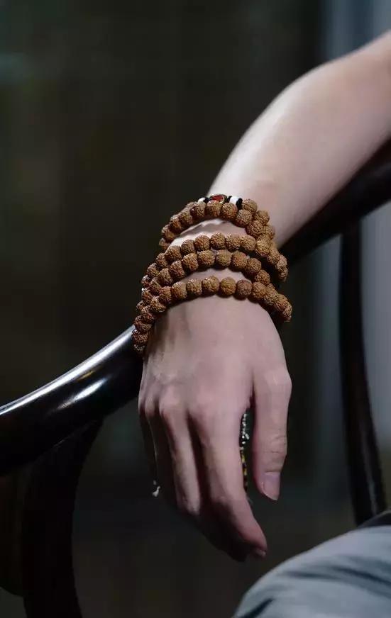 男人戴什么手串有面子,男士戴什么水晶手串最好