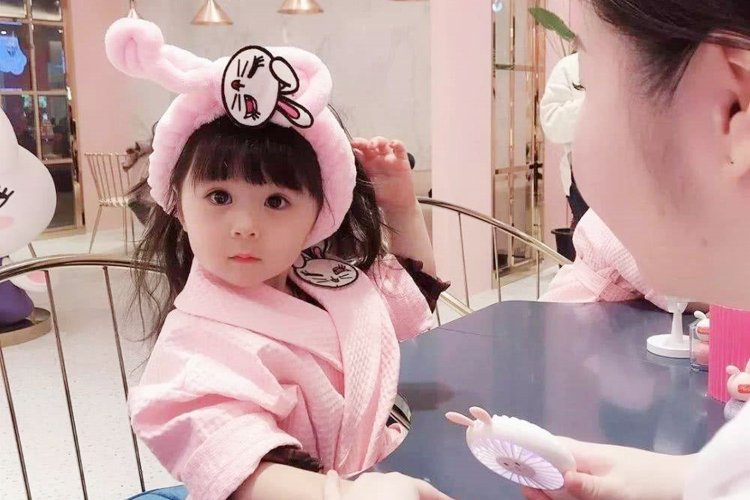 “乱摸”孩子影响智力，家长记得“三摸*不五**摸”，对孩子下手轻点