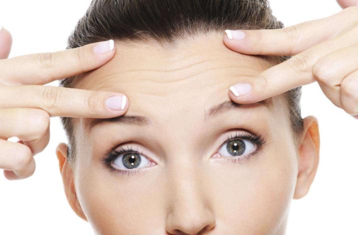 脸上长皱纹教你一招轻松去除皱纹,脸上皱纹多有什么方法能去皱纹