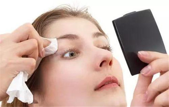 睫毛膏用卸妆湿巾怎么卸妆,睫毛膏好卸妆还是眼线好卸妆