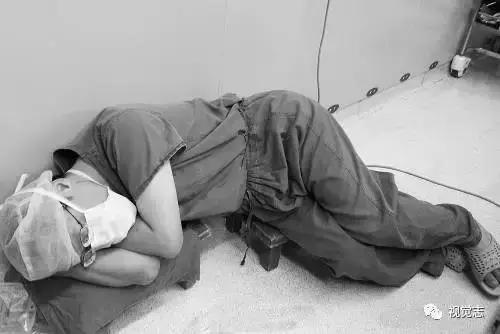 【*今条头日**】兴县街头大中午一点多拍到的一幕，辛酸，想哭！