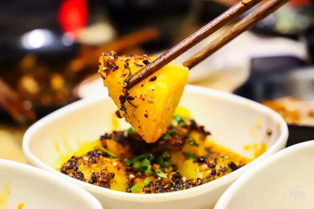 这家国潮网红串串落地襄阳啦,你只管拿串不用涮可以直接开吃