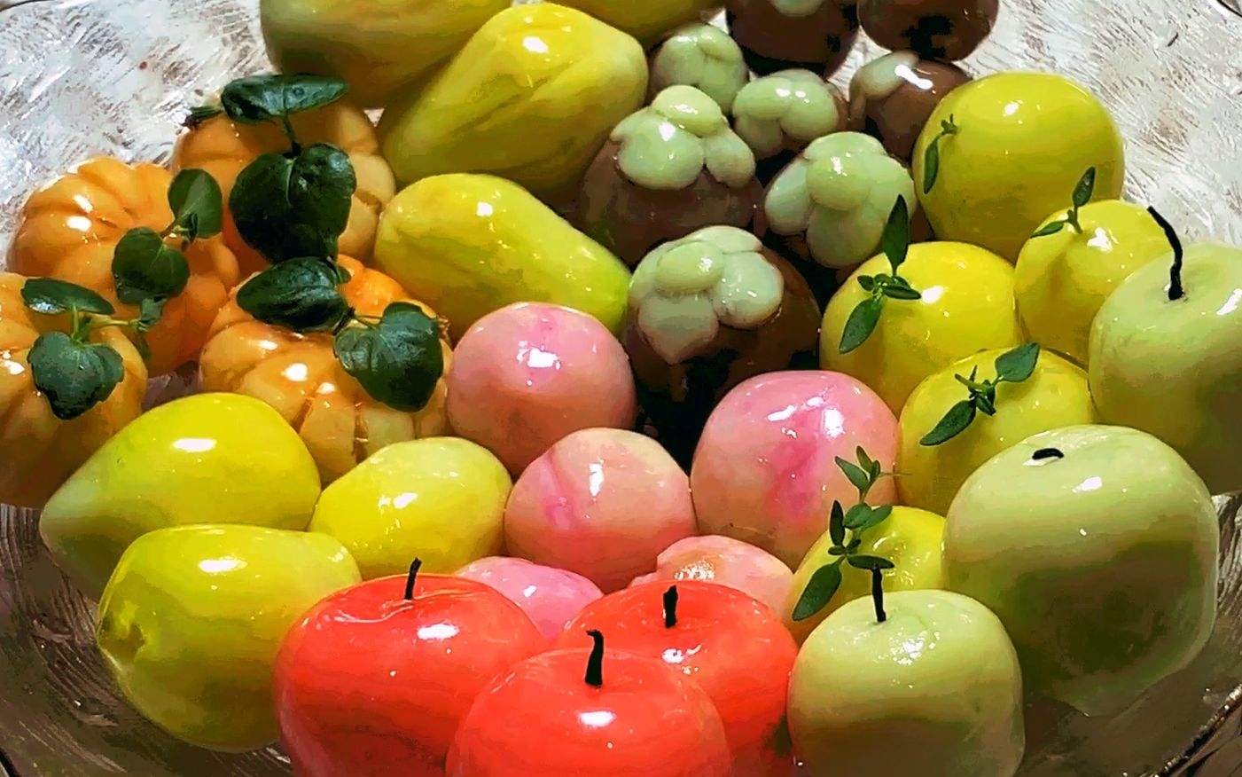 精致到舍不得吃的点心，日本和泰国各有1样，中国却多到数不胜数