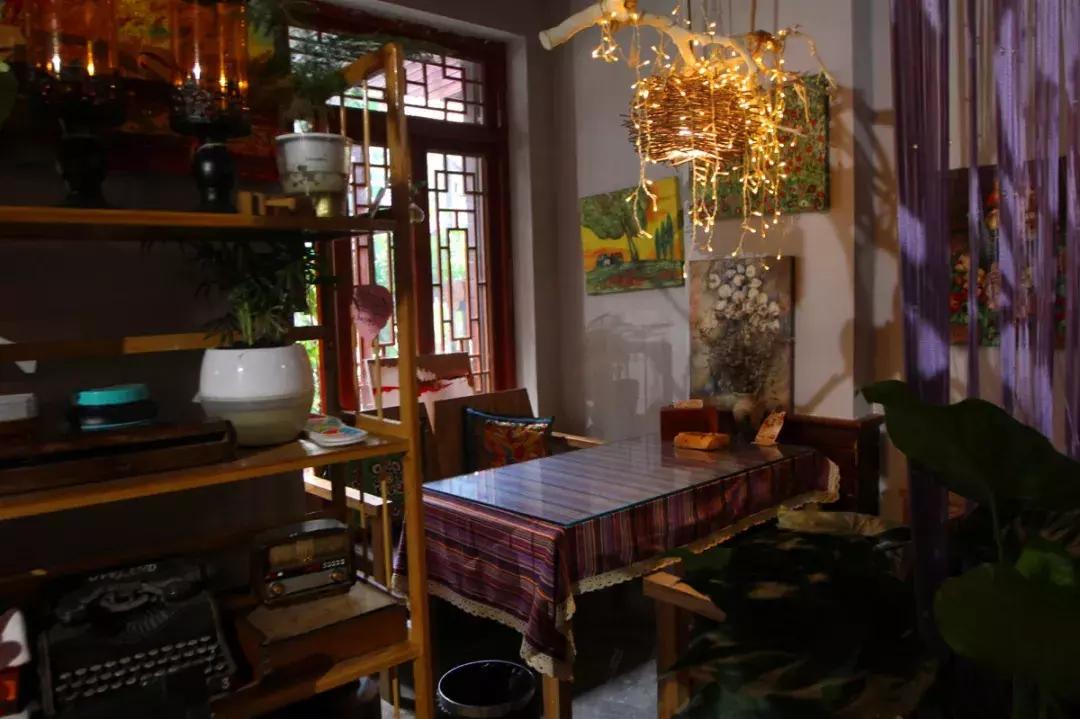 拒绝“人从众”！这个国庆必须到都江堰耍个“懒”，老街茶房、泥塑木作、古园书屋，快来享受你的小闲趣~