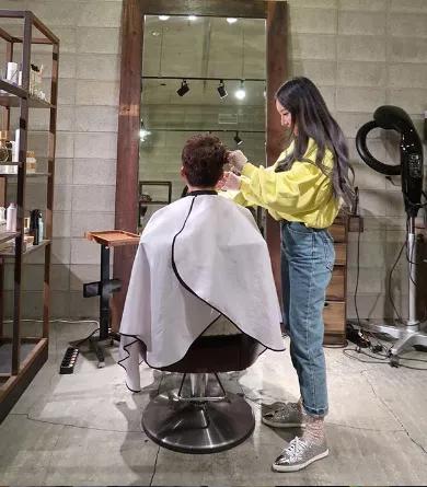 靠发型火起来的女星是谁,靠理发店年入40亿