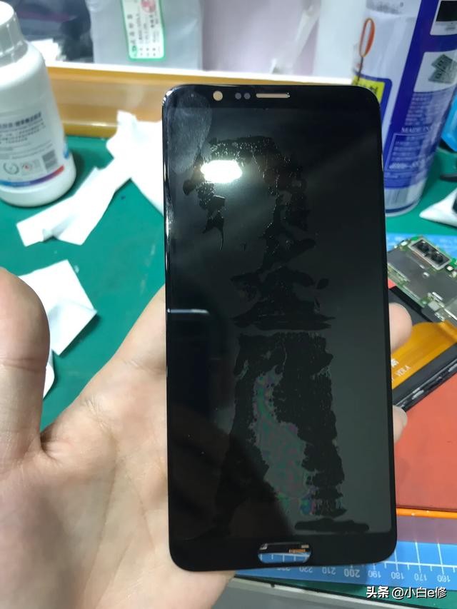 荣耀v10换外屏后出现黑点,荣耀v10换屏幕总成出现花屏
