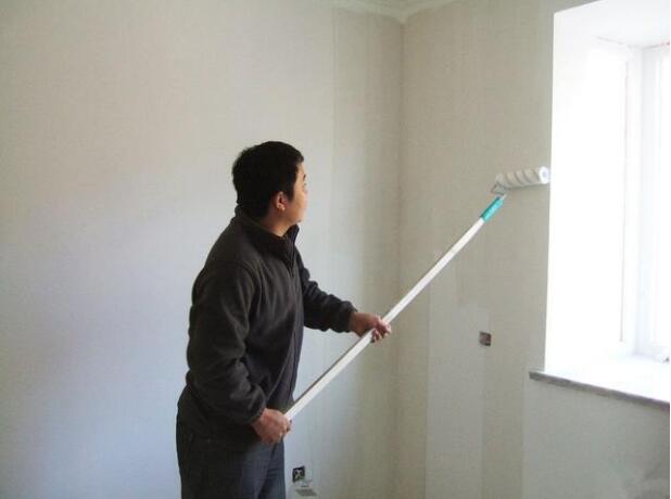 新房装修墙面大白开裂是怎么回事,装修一年的新房子墙面开裂正常吗