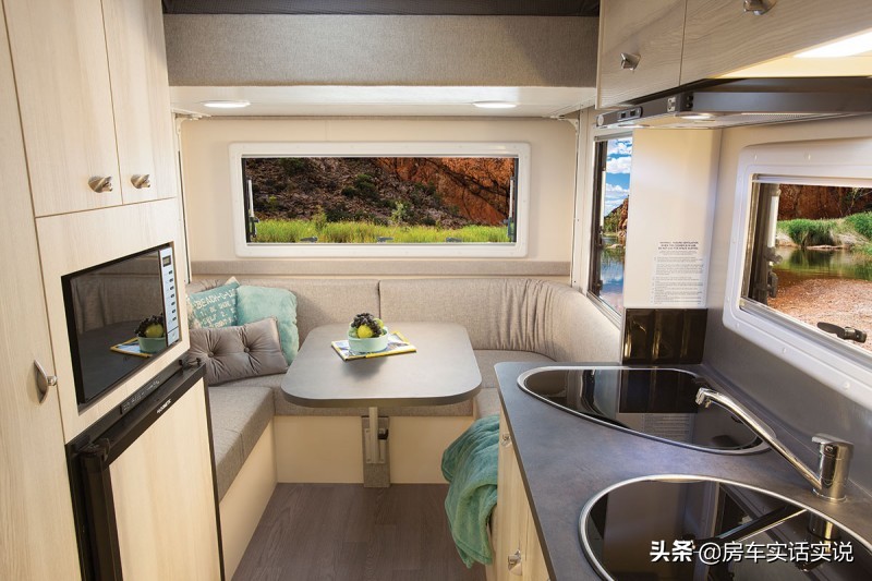 和一般常见的皮卡房车布局不同,dmax皮卡房车六座布局