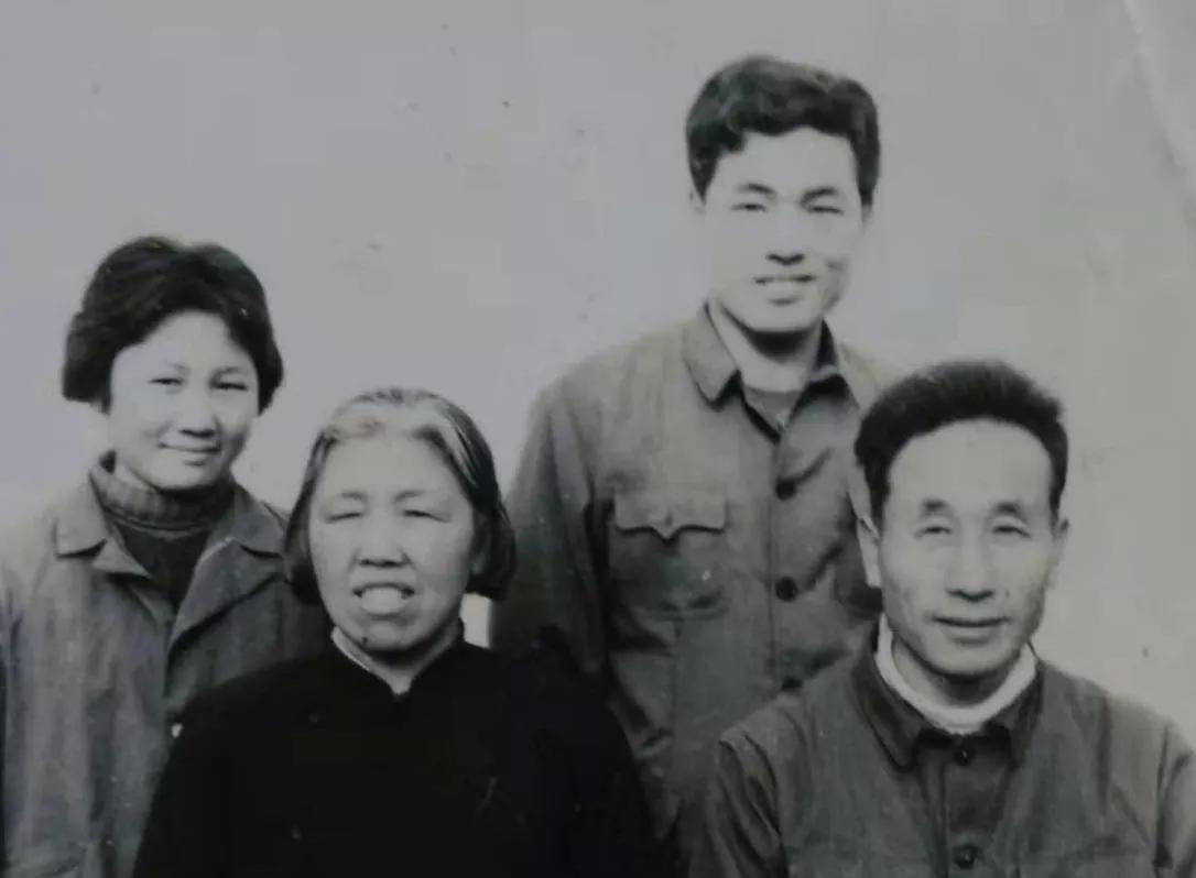 我的父亲和母亲的作文,我的父亲和母亲400字作文