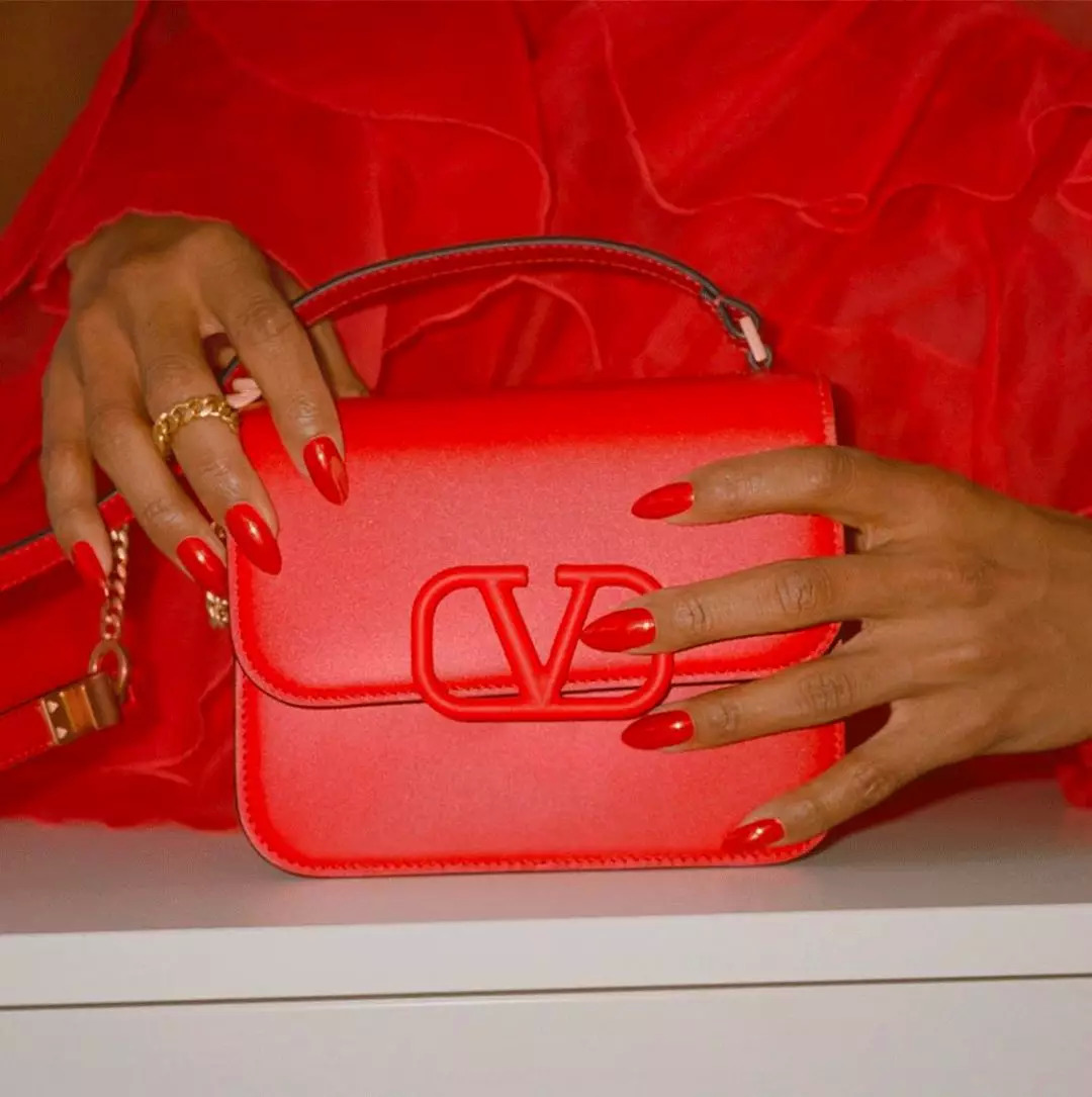 我抓住了一位资深柜员,道出了如何让你掏钱买包的秘密