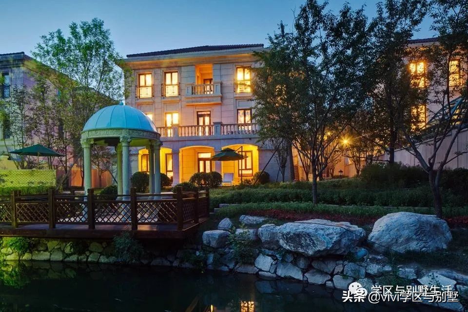 格拉斯小镇别墅外观图,格拉斯小镇2000平别墅