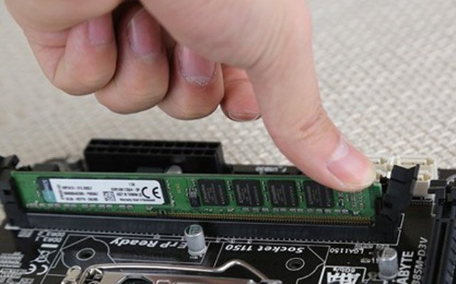 电脑主机显示器灯亮但没反应,电脑主机亮显示器不亮键盘没反应