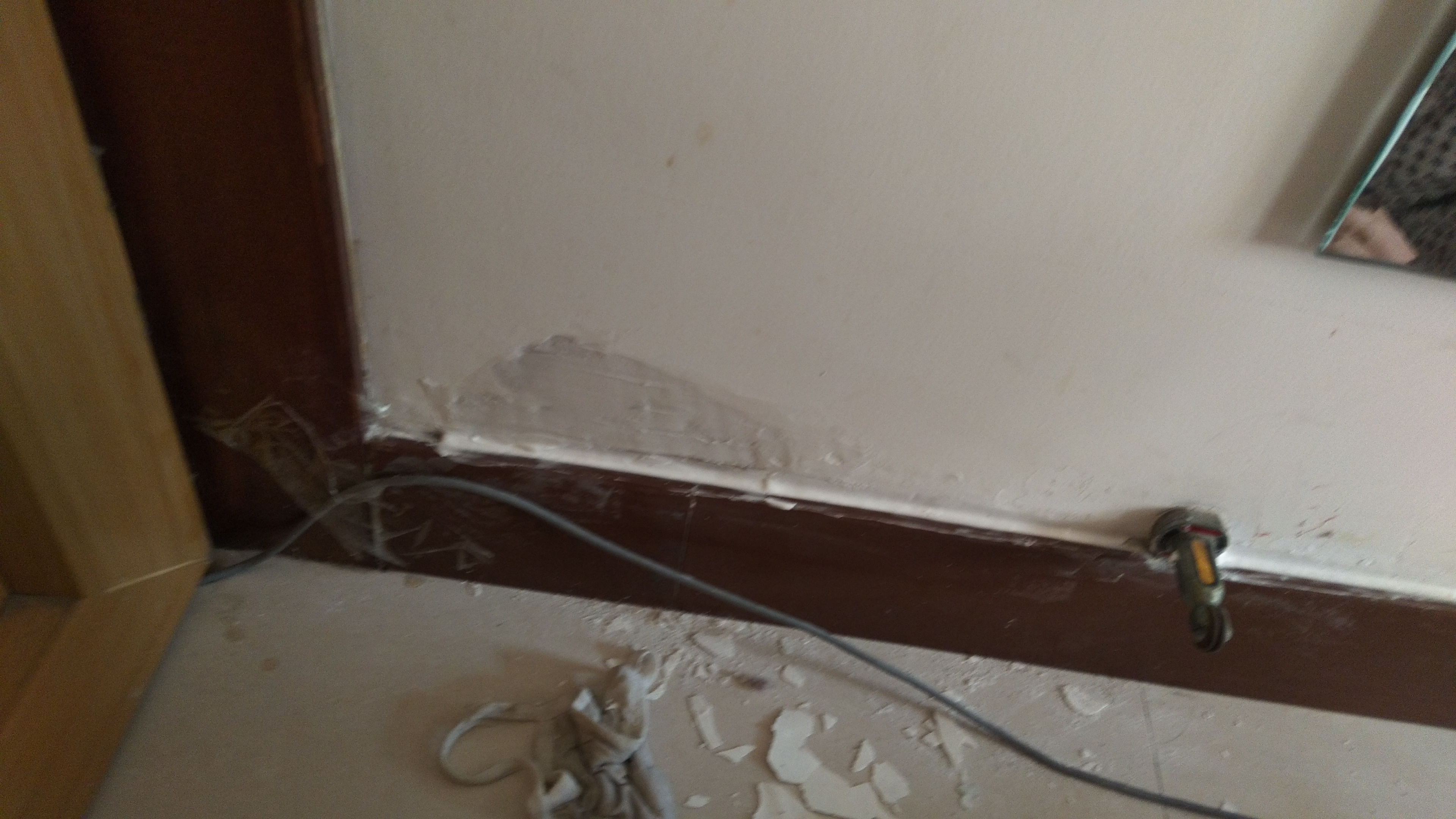 瓷砖裂缝用牙膏填补靠谱吗,白色墙面有裂缝用牙膏修补