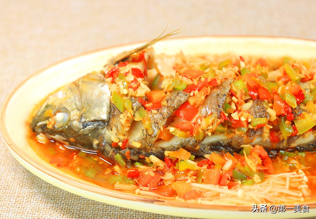 蒸鱼时料酒怎么放,蒸鱼前这么做又鲜又嫩不柴不腥