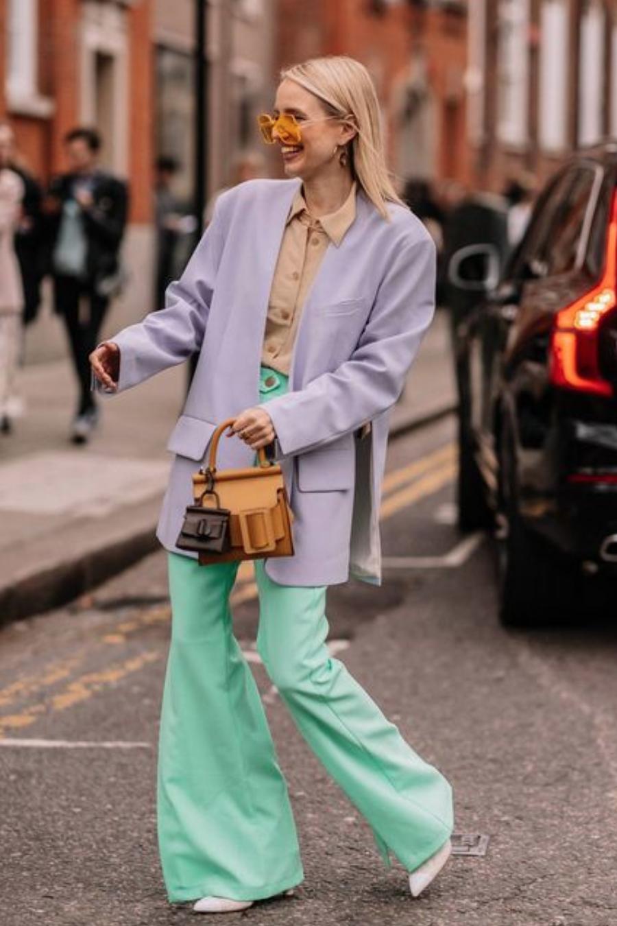 冬季显瘦裤子配靴子,现在还流行打底裤配靴子吗