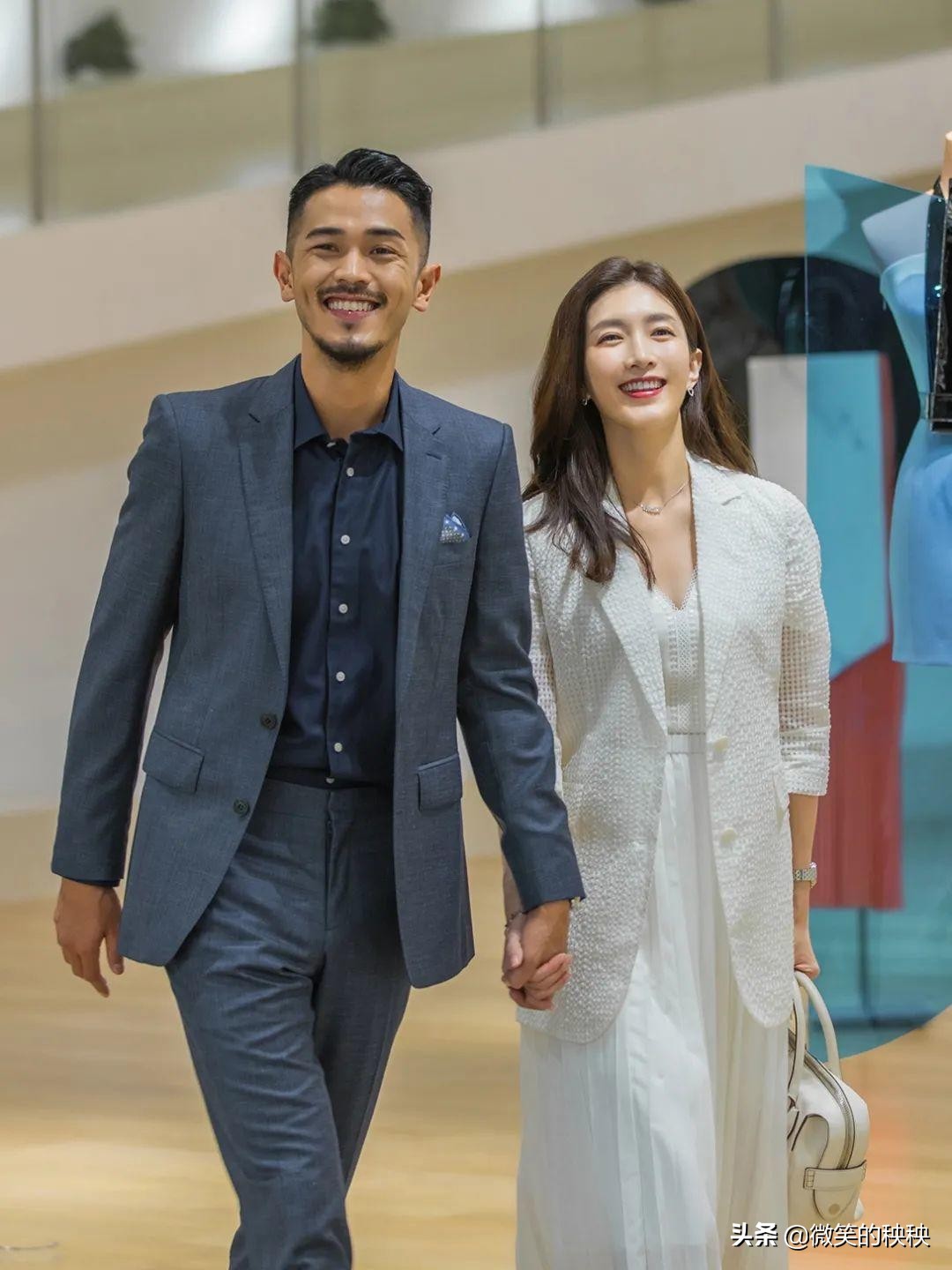 比起顾佳“贵妇”风，王漫妮的显贵穿搭和精准购物，更值得参考