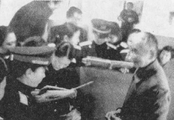 毛主席病逝，钮怀彬6次赴京送画诉衷情，*国锋华**为其题词“思源”