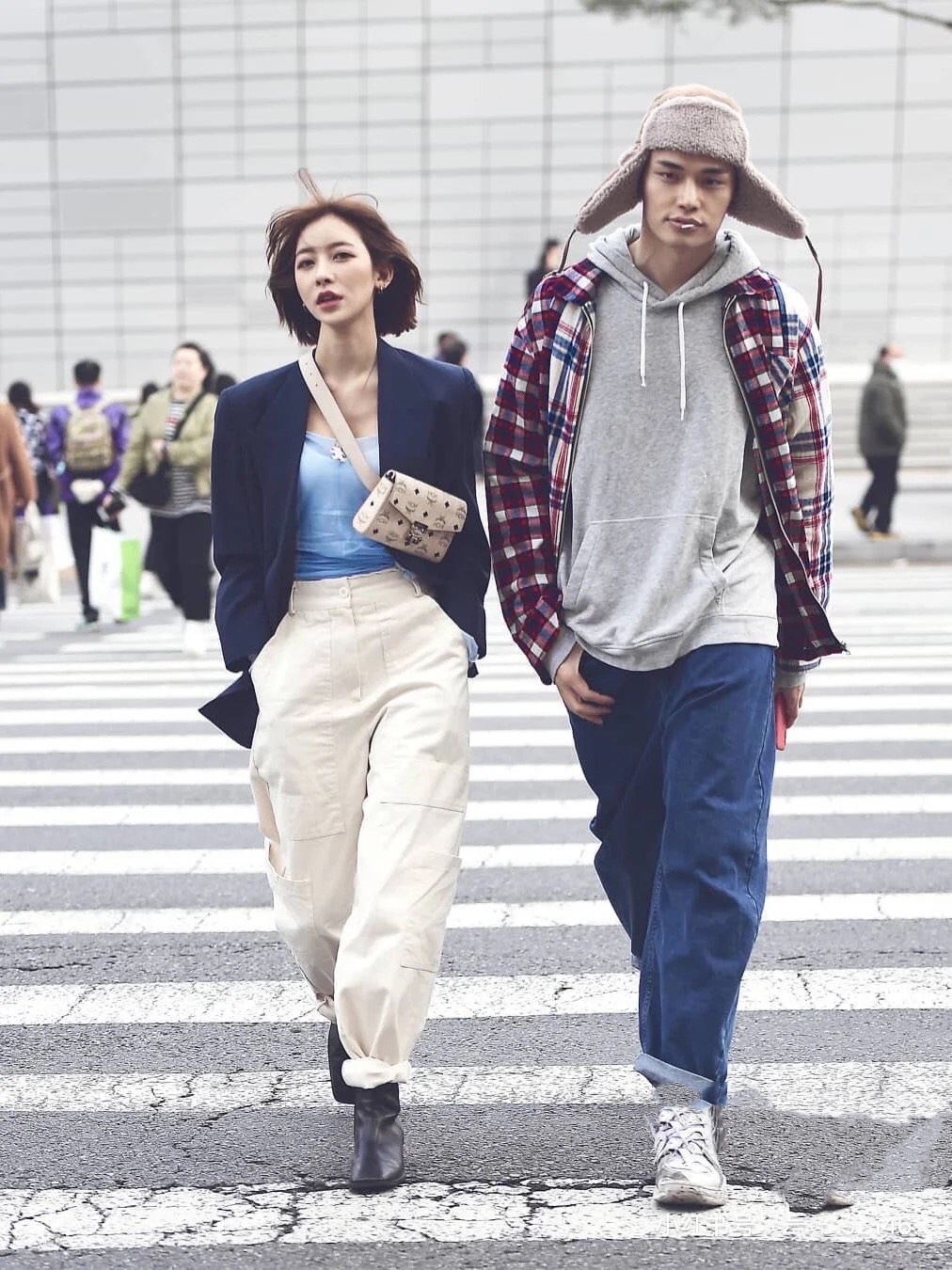 韩国情侣装,韩国美女出街情侣装