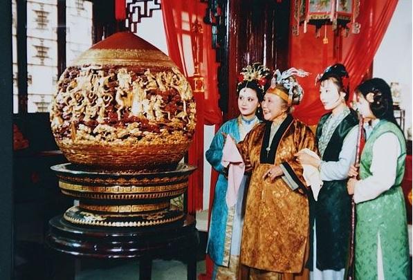 红楼梦中薛家为啥能在贾家娶媳妇,红楼梦中贾府真正的靠山