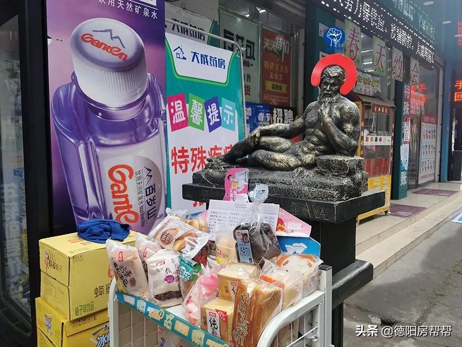 在这些酒精浓度50°的德阳街头,“耍家们”找到了商机