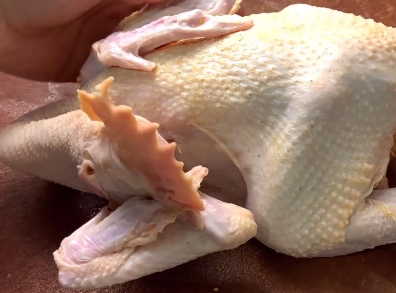 大厨教你做五香熏鸡,老北京五香熏鸡的做法