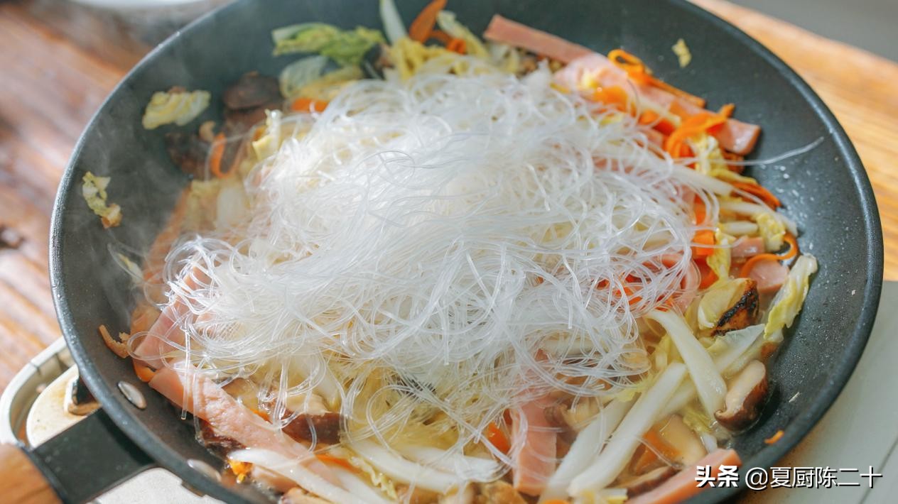 如何炒粉丝松散不粘成一团,炒粉丝很硬是怎么回事