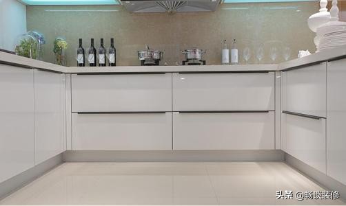 定制橱柜得出初步设计图,橱柜定制什么材质的好