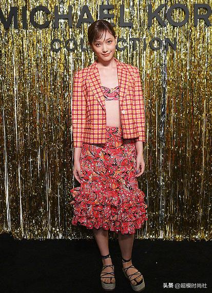 gigi刘雯同台,刘雯走秀惹争议