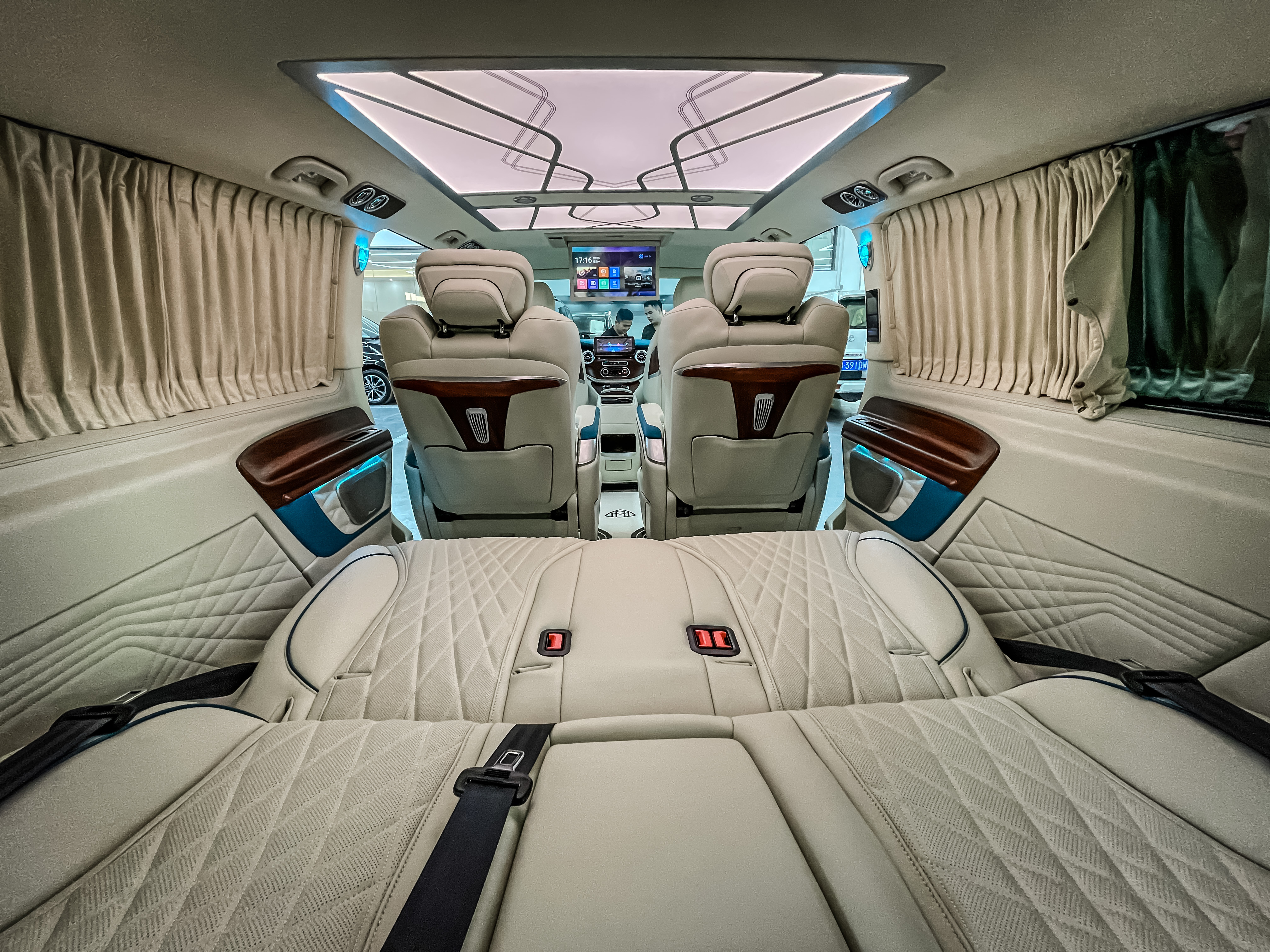 奔驰威霆改迈巴赫顶灯,沈阳威霆改装迈巴赫顶灯