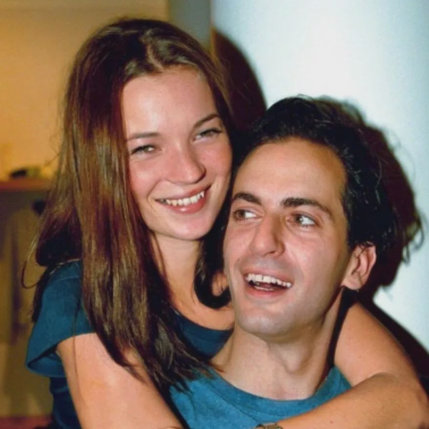 marcjacobs是哪个品牌设计师,marcjacobs设计师蓝色脖饰