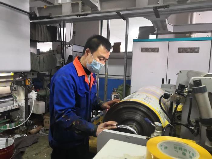 渭滨农商银行助农,农商银行助力贫困户复工