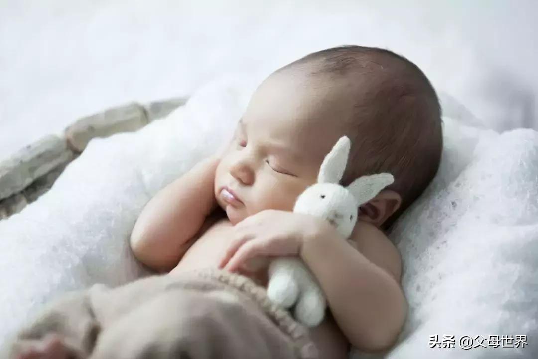 晚上不睡!放下就醒?美国睡眠专家哄睡5法,妈妈再无陪睡血泪史