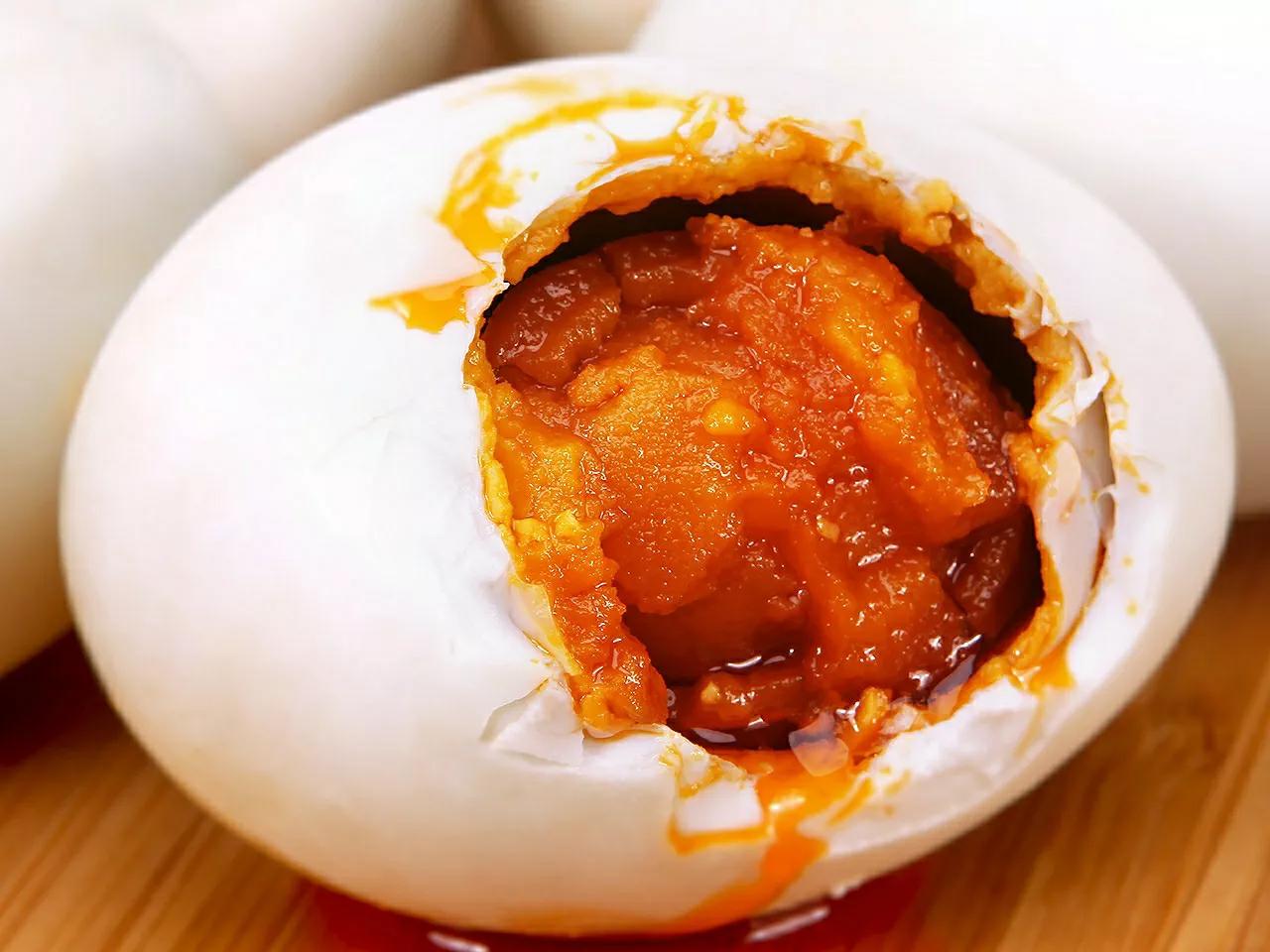 夏妈腌鸭蛋的做法,老奶奶腌鸭蛋的方法视频