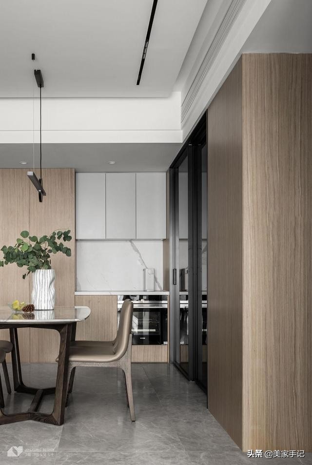 电视墙柜子美观实用大气,深圳夫妇全屋打柜子