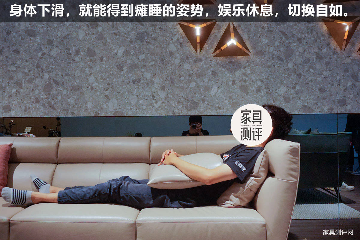 格调沙发哪个系列好用,黑白灰风格沙发搭配暖色沙发