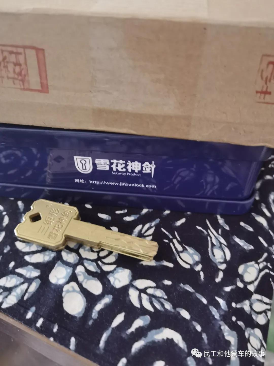 换个c级锁芯还有必要换防盗门吗,防盗门换锁芯有只拆一个螺丝的吗