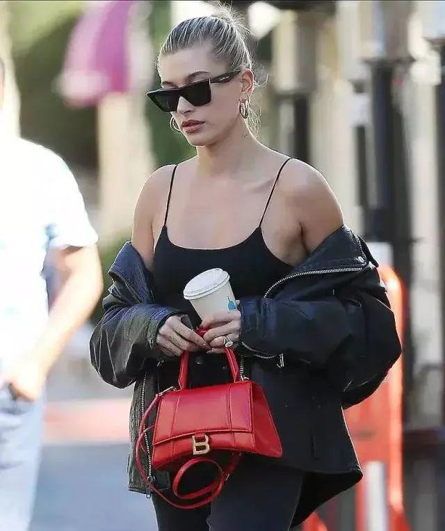 这4款包包背出去一定会被夸好看,这五款秋冬包包潮的让人心动