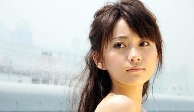 23岁女明星拒绝牛津大学，选择嫁入豪门，8年后过着这样的生活