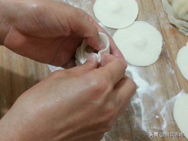 包包子的捏法慢动作简单,最简单包包子手法教程视频