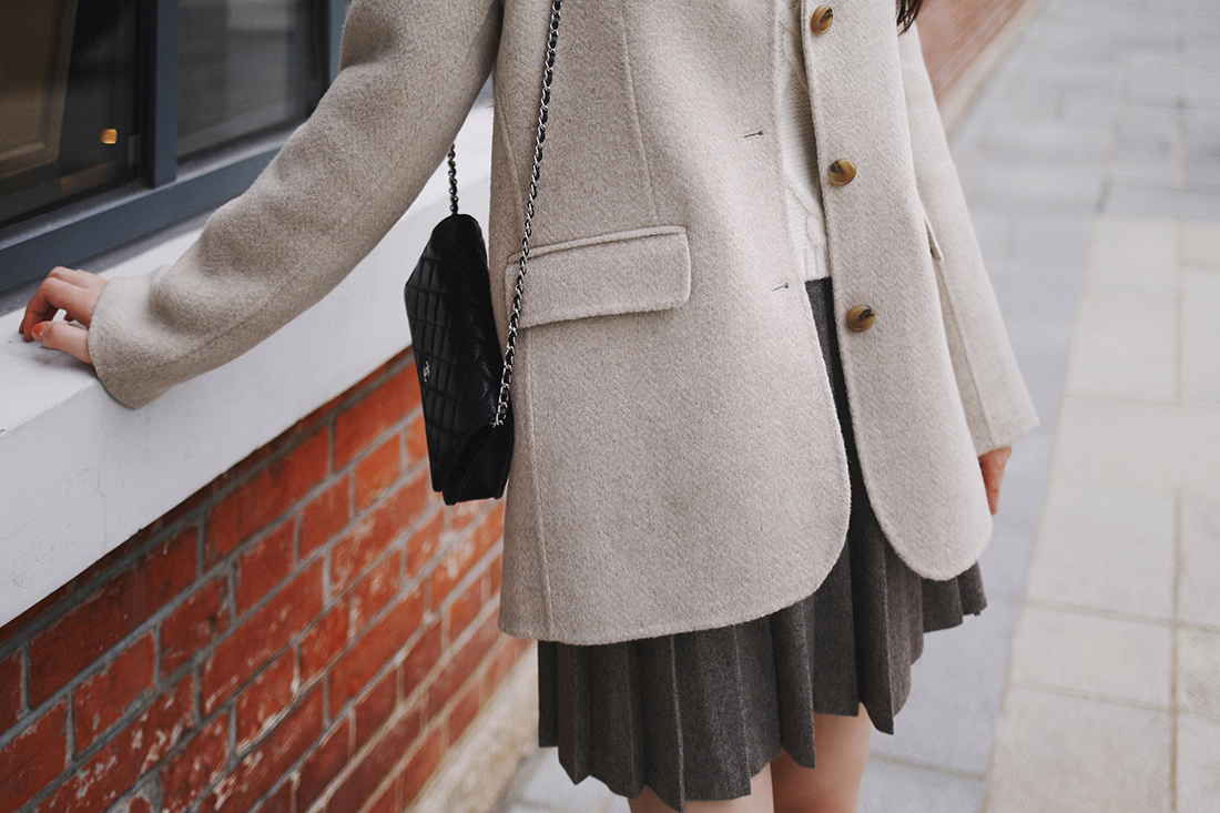 大衣内搭羊毛半高领针织衫,羊绒大衣内搭中长款针织衫