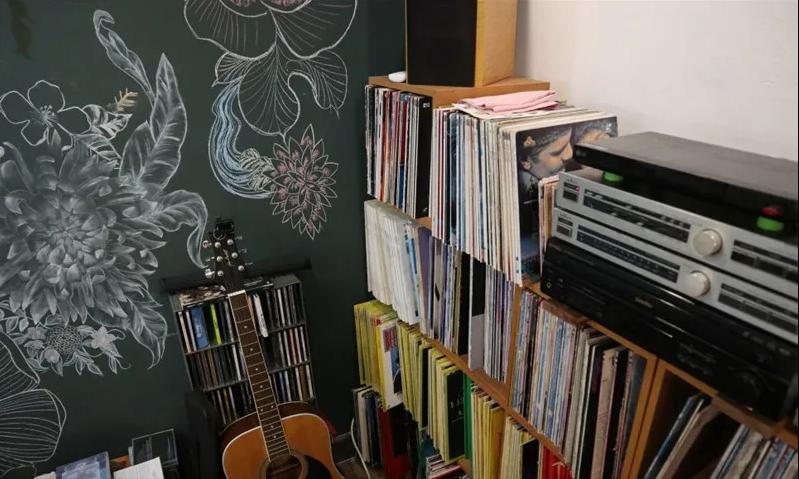 极简集装箱咖啡屋,怀旧音乐餐吧装修效果图