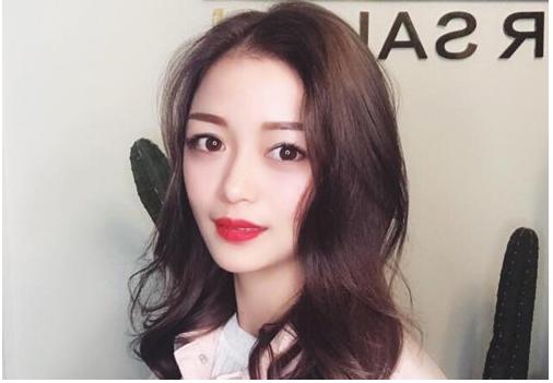 椭圆脸烫什么发型比较显发量,胖脸型适合什么发型不烫不打薄