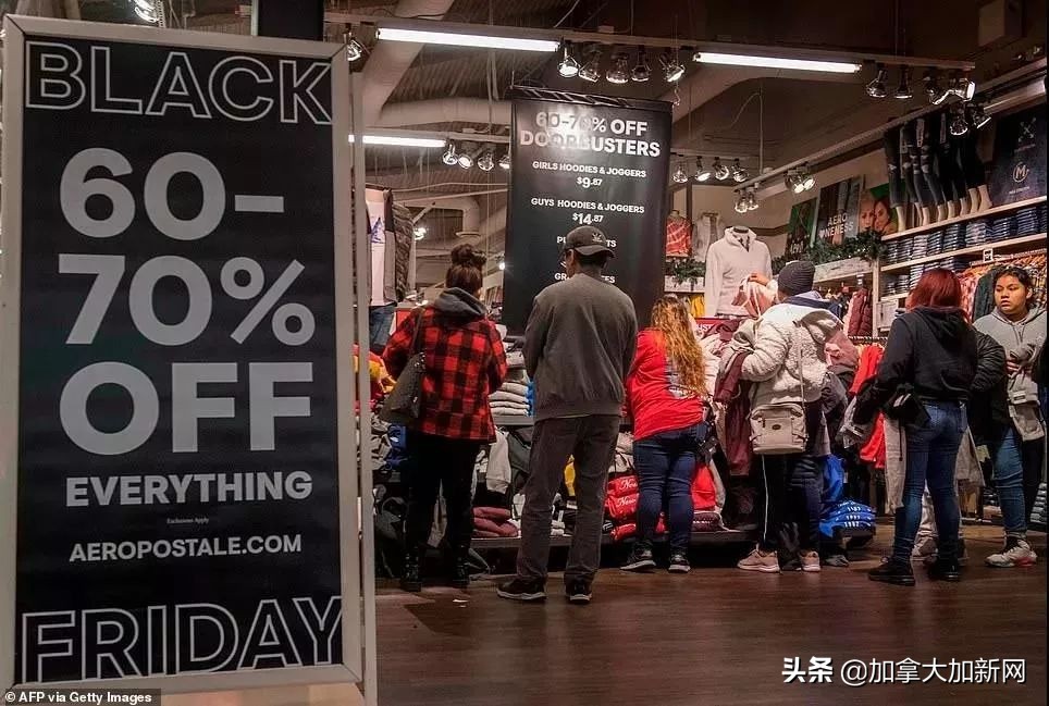 黑五狂抢开始！机场outlet堵爆温哥华华人凌晨排队全买疯了