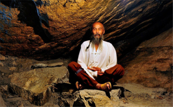 终南山上的隐士修行人靠什么生存,终南山5000隐士过着千年前的生活