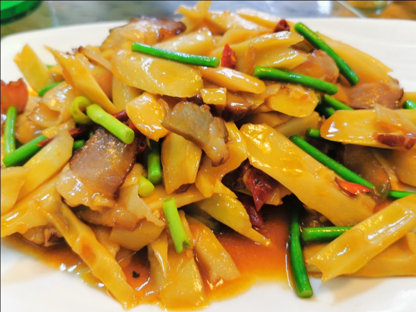 重渡沟：曾经的穷山沟！被民宿唤醒、如今游客一住就俩月