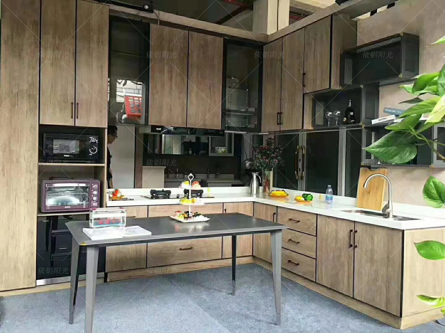 金玻全屋定制,全铝家具质感