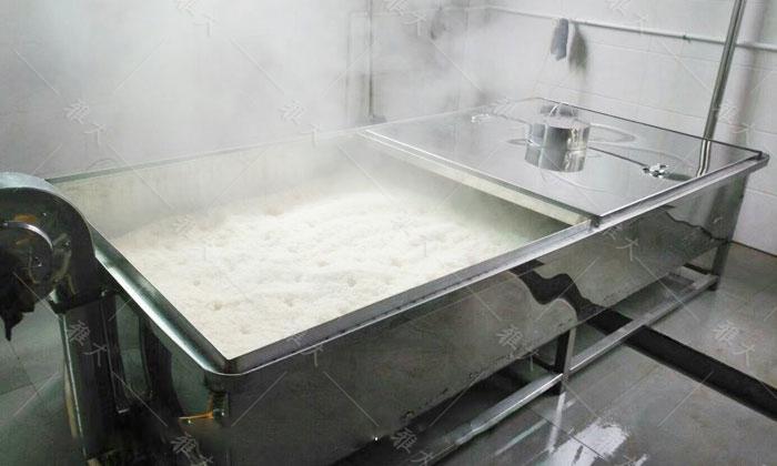 菊花酒在古代又称长寿酒，那菊花酒是怎样酿造出来的？