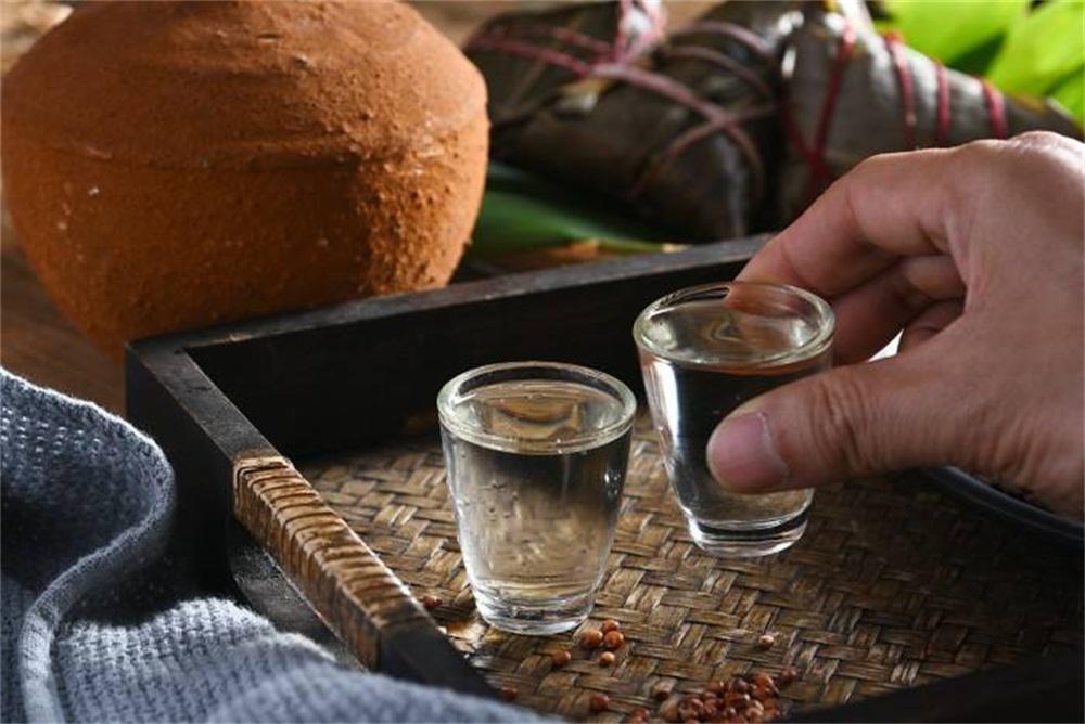 白酒固态酿酒设备,固态酿酒机对白酒有什么影响